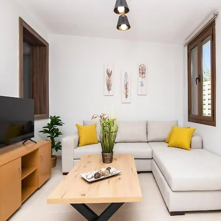 Observer By Villa Kypseli