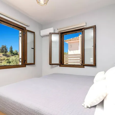 Villa Observer By